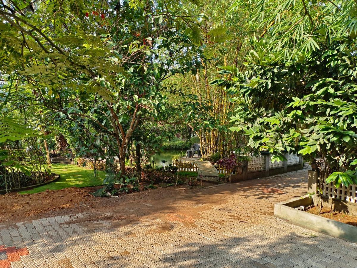 Amritham Holidays Homestay Trivandrum Thiruvananthapuram Bagian luar foto