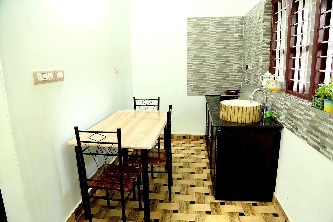 Amritham Holidays Homestay Trivandrum Thiruvananthapuram Bagian luar foto