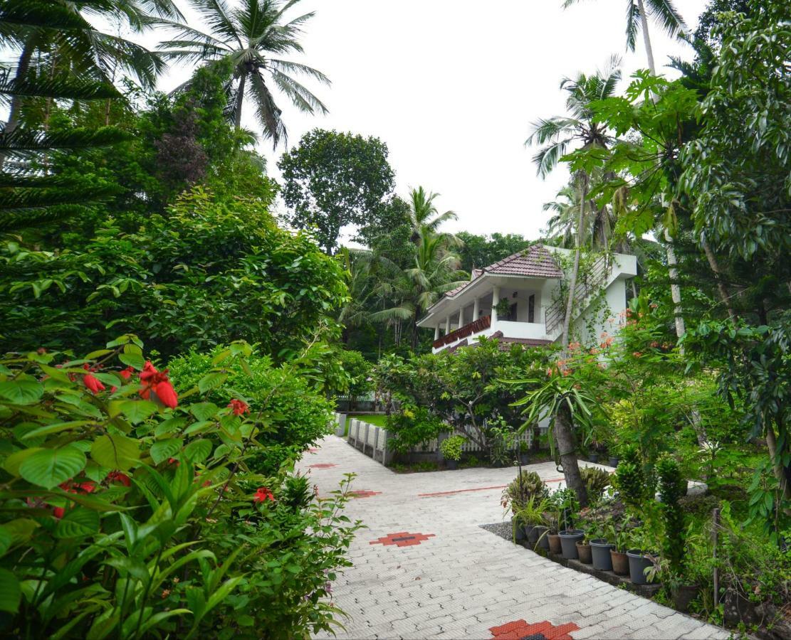 Amritham Holidays Homestay Trivandrum Thiruvananthapuram Bagian luar foto